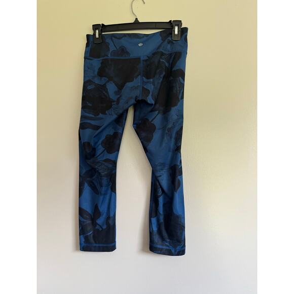 Lululemon Wunder Under Crop Leggings blue‎ and black floral size 6 - Picture 2 of 3